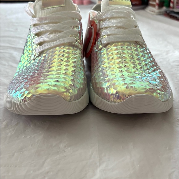 NWT Lucky Step Metallic Pink Holographic Vegan Sneakers pyramid studs SZ 7 - Picture 7 of 15